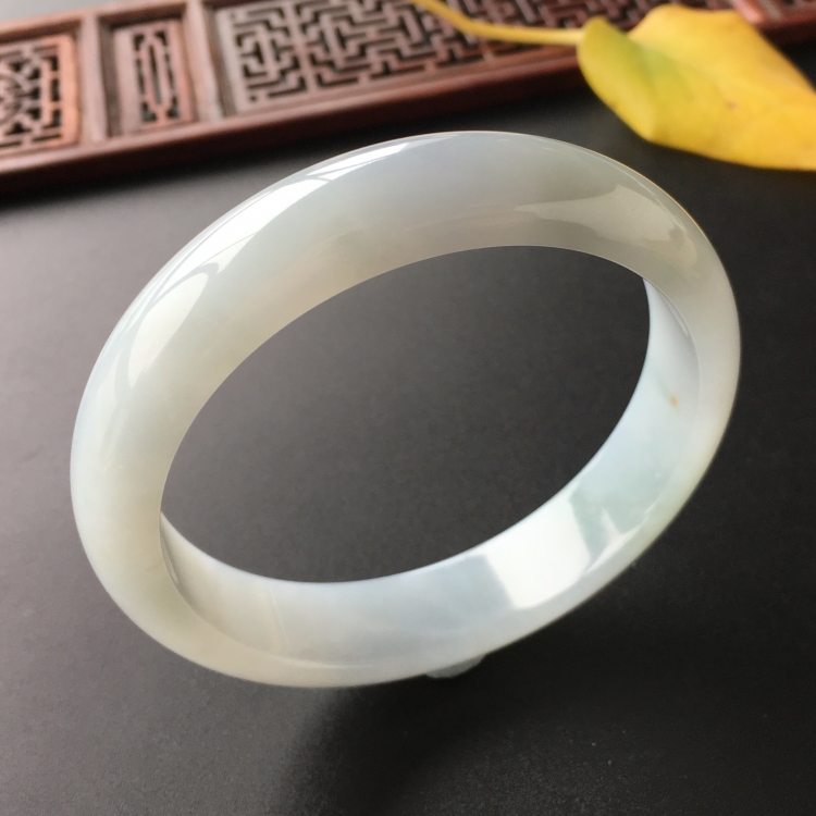 (超值推荐)糯冰种晴水手镯(64.8mm)