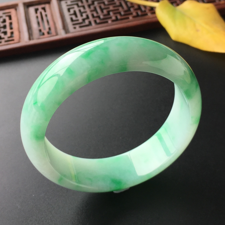 (超值推荐)糯冰种飘翠手镯(57.5mm)