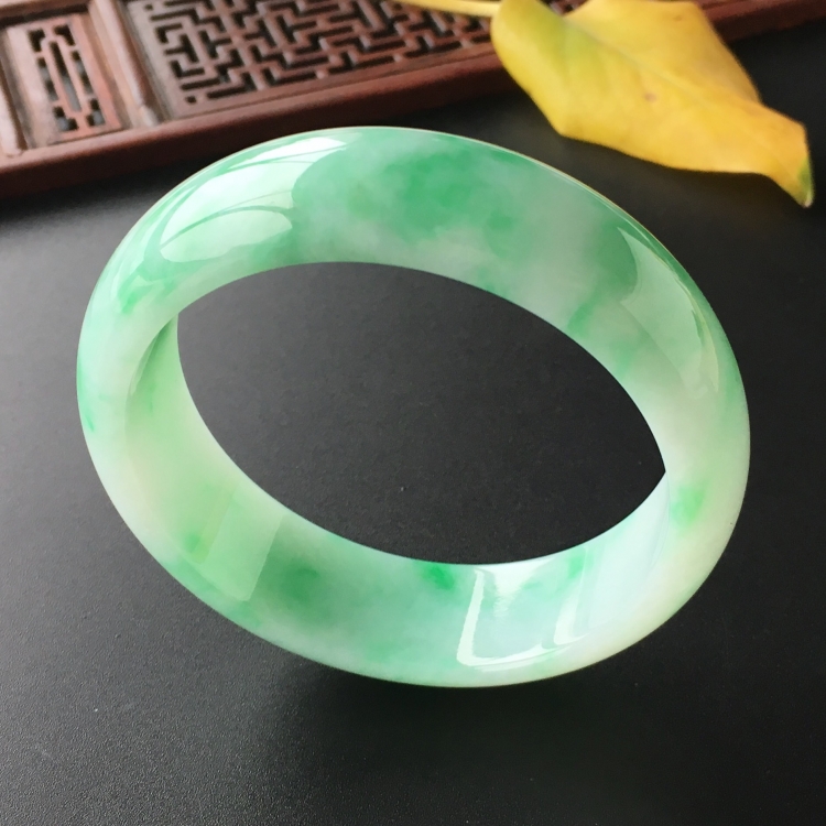 (超值推荐)糯冰种飘翠手镯(57.5mm)