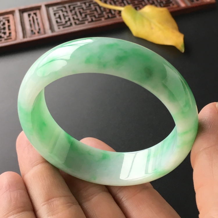 (超值推荐)糯冰种飘翠手镯(57.5mm)