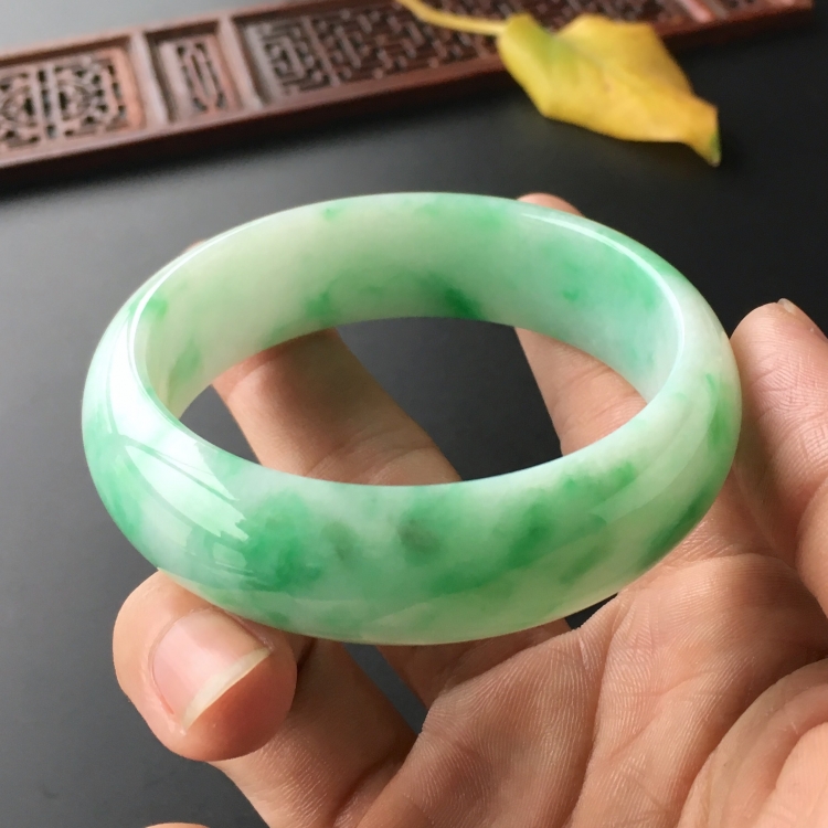 (超值推荐)糯冰种飘翠手镯(57.5mm)