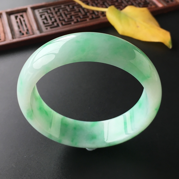 (超值推荐)糯冰种飘翠手镯(57.5mm)