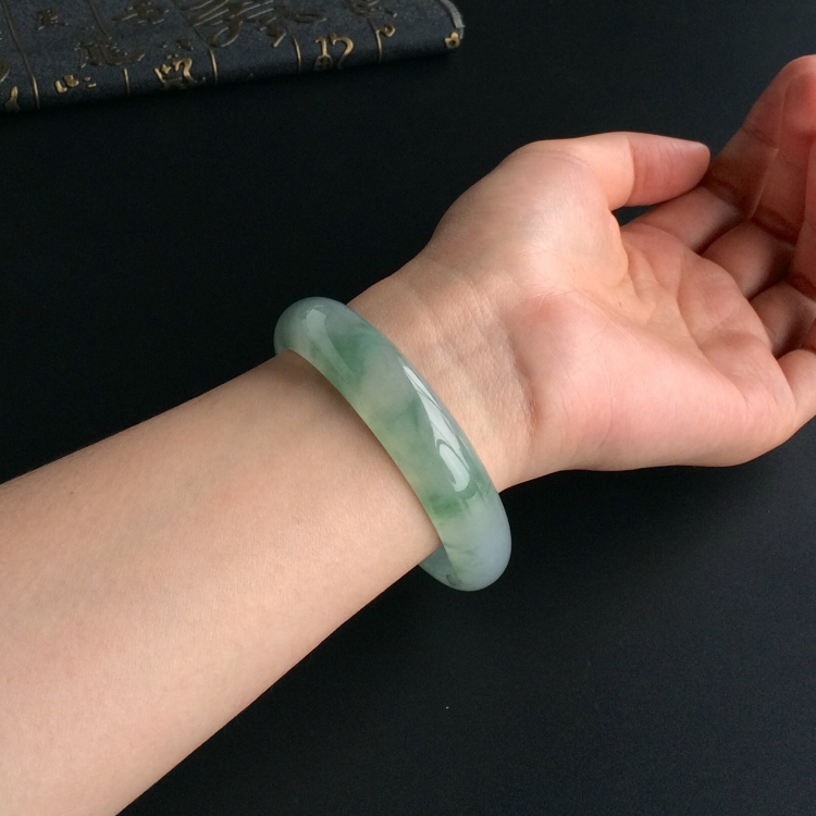 (超值推荐)冰种飘花手镯(57mm)