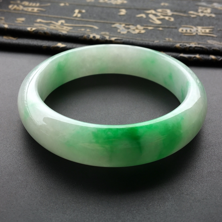 (超值推荐)糯冰种飘阳绿手镯(56.7mm)