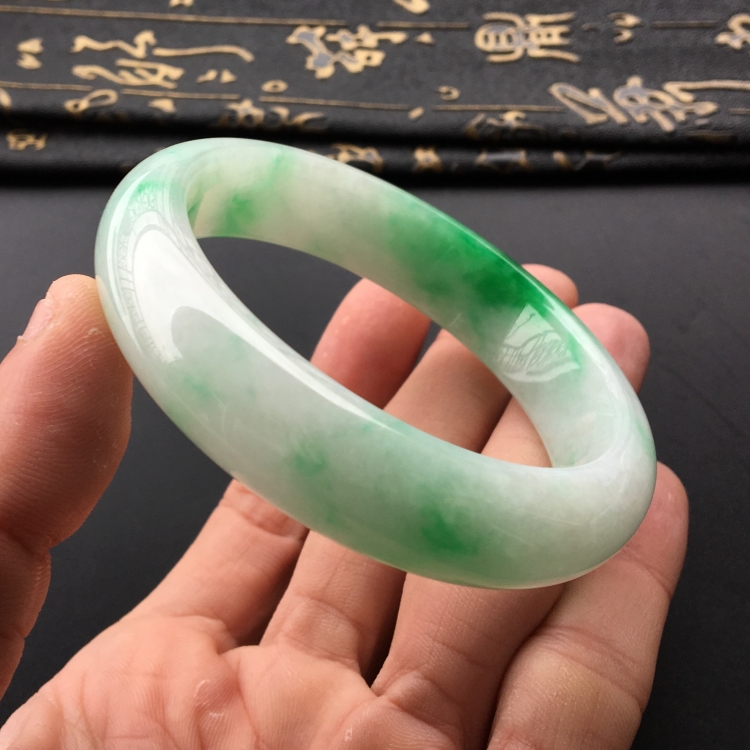(超值推荐)糯冰种飘阳绿手镯(56.7mm)