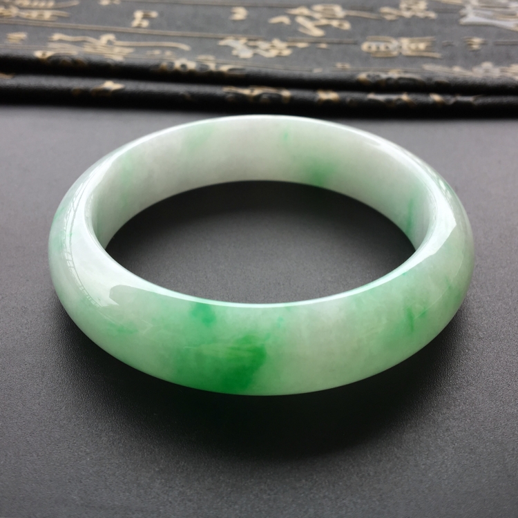 (超值推荐)糯冰种飘翠手镯(54.8mm)