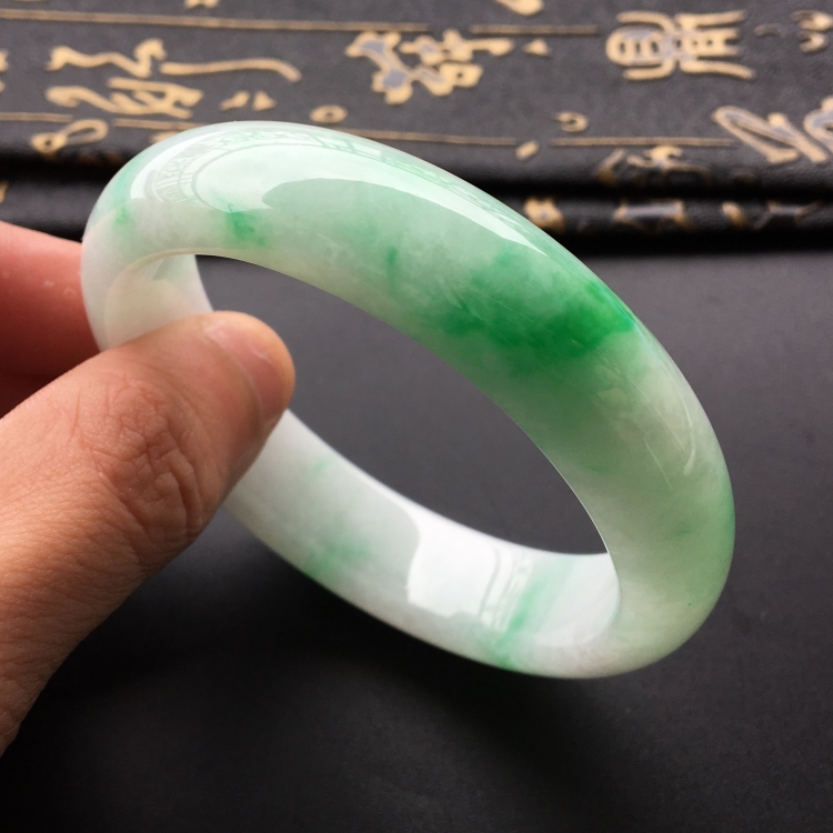 (超值推荐)糯冰种飘翠手镯(54.8mm)