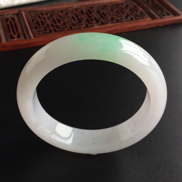 (超值推荐)糯冰种飘翠手镯(56.5mm)
