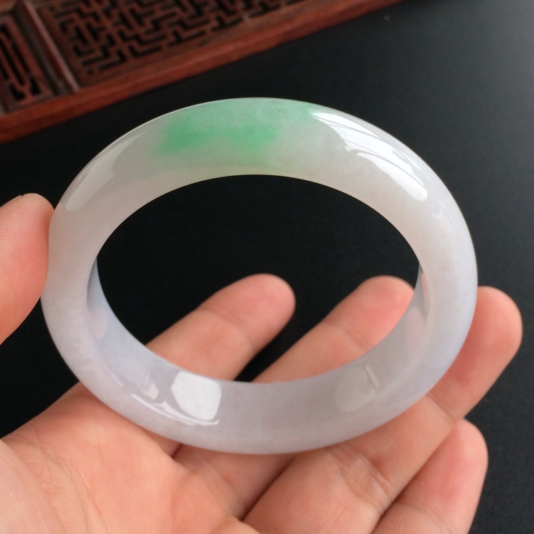 (超值推荐)糯冰种飘翠手镯(56.5mm)