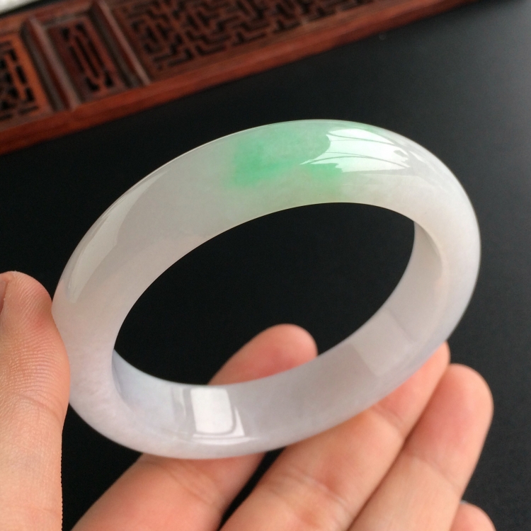 (超值推荐)糯冰种飘翠手镯(56.5mm)