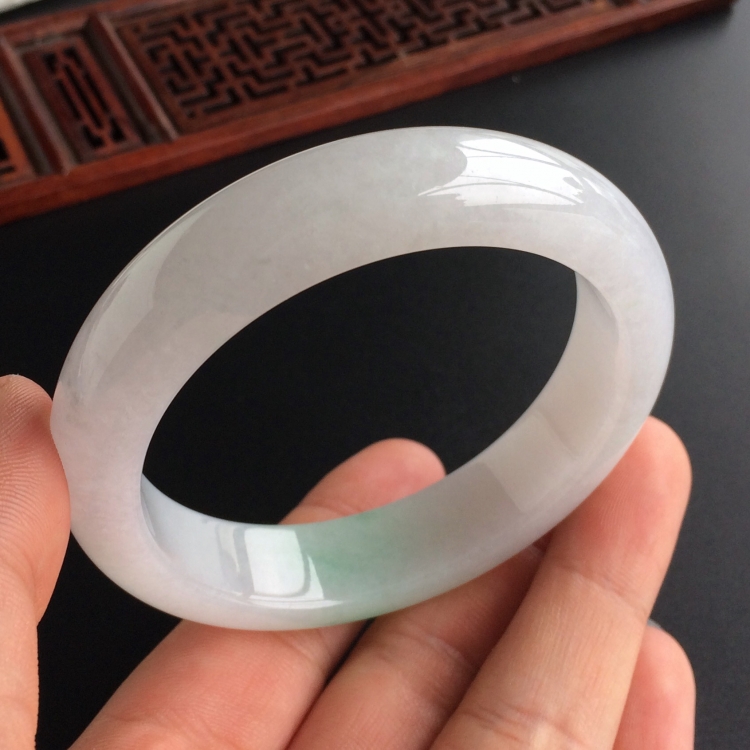 (超值推荐)糯冰种飘翠手镯(56.5mm)