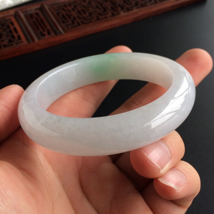 (超值推荐)糯冰种飘翠手镯(56.5mm)