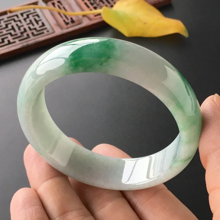 (超值推荐)糯冰种飘翠手镯(59.7mm)