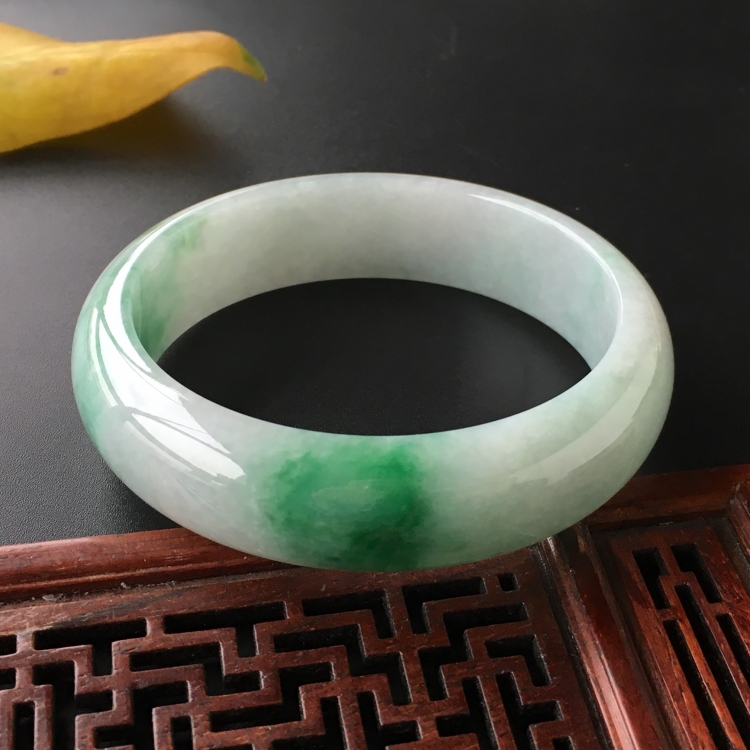(超值推荐)糯冰种飘翠手镯(59.7mm)