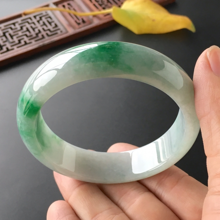 (超值推荐)糯冰种飘翠手镯(59.7mm)