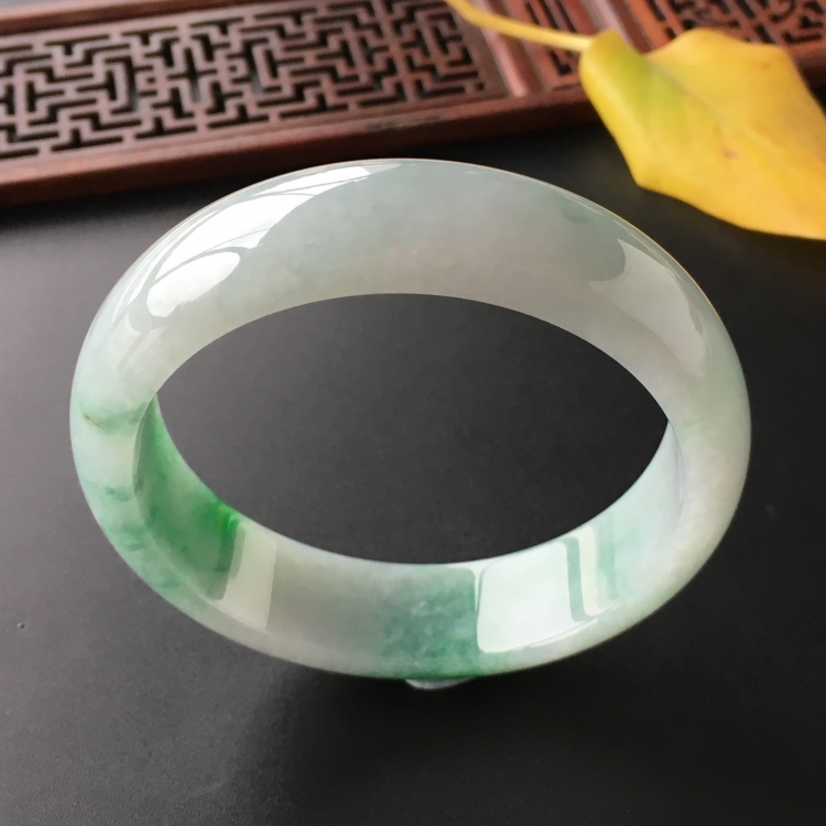 (超值推荐)糯冰种飘翠手镯(59.7mm)