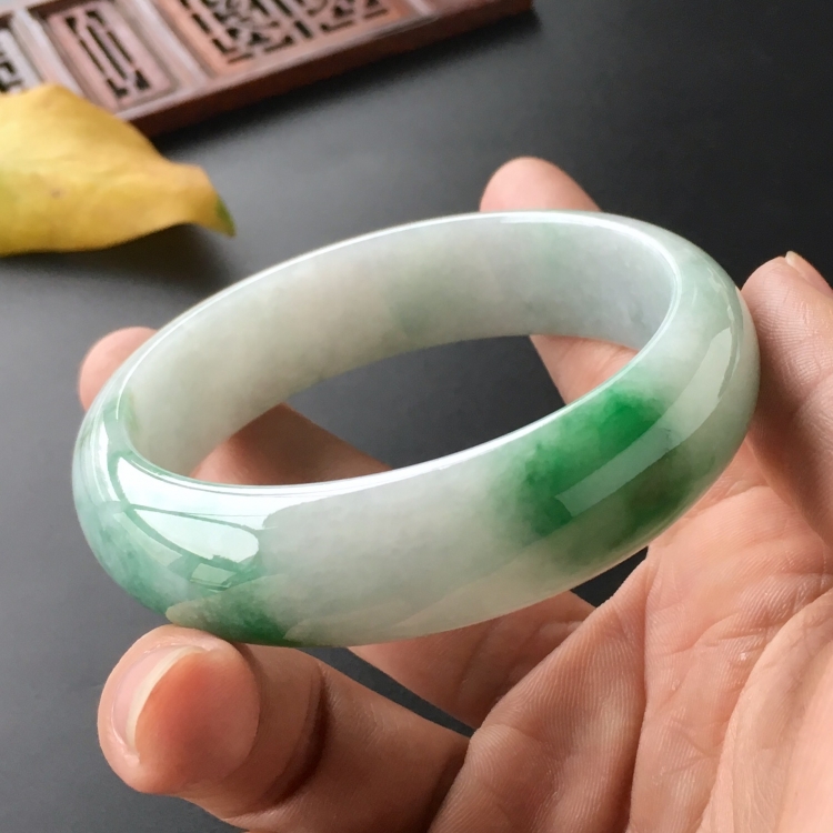 (超值推荐)糯冰种飘翠手镯(59.7mm)