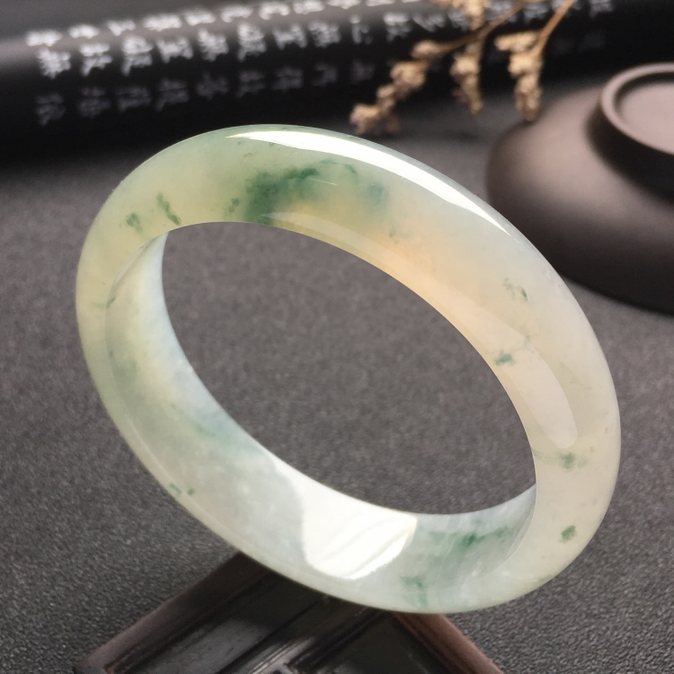 （超值推荐）糯冰种飘花手镯（58.2mm）