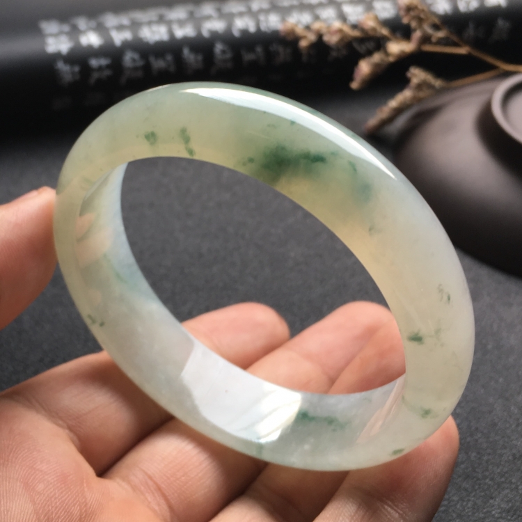 （超值推荐）糯冰种飘花手镯（58.2mm）
