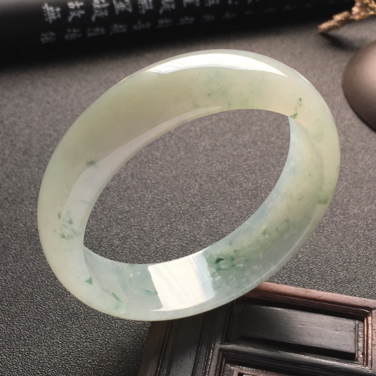 （超值推荐）糯冰种飘花手镯（58.7mm）