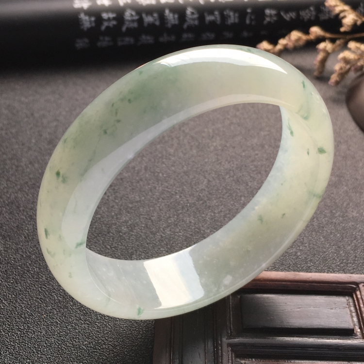 （超值推荐）糯冰种飘花手镯（58.7mm）