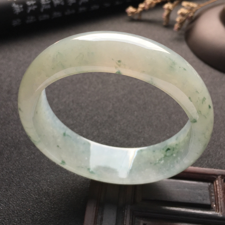 （超值推荐）糯冰种飘花手镯（58.7mm）