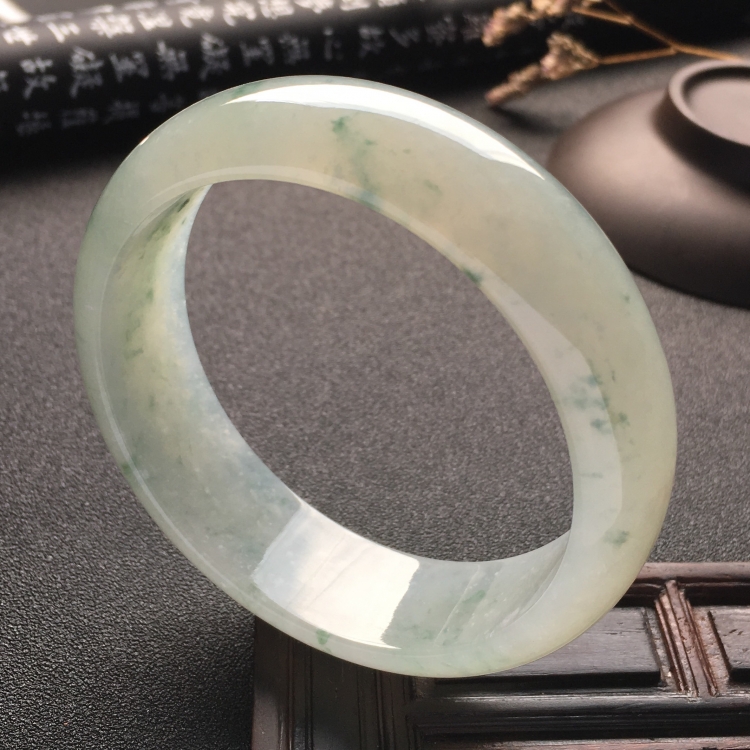 （超值推荐）糯冰种飘花手镯（58.7mm）