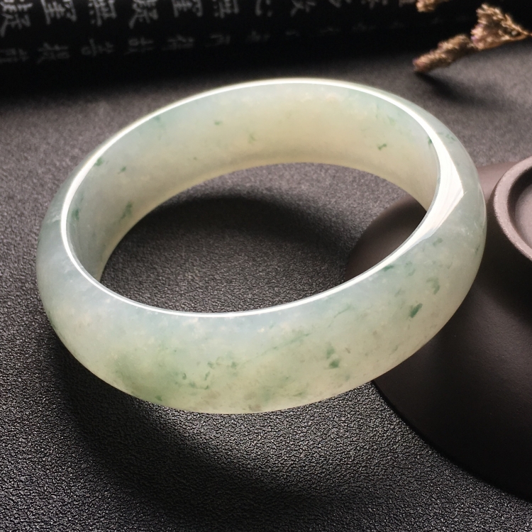 （超值推荐）糯冰种飘花手镯（58.7mm）