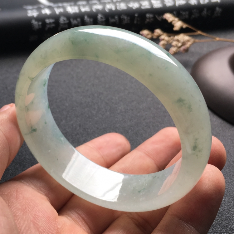 （超值推荐）糯冰种飘花手镯（58.7mm）