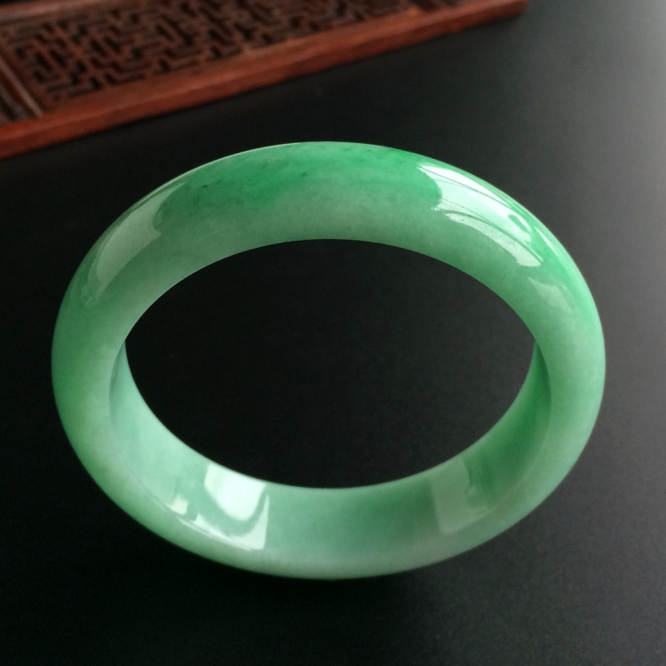(超值推荐)糯冰种飘翠手镯(56.4mm)