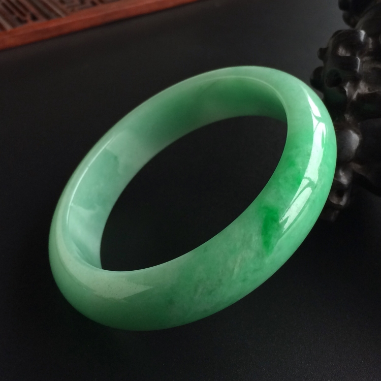 (超值推荐)糯冰种飘翠手镯(56.4mm)