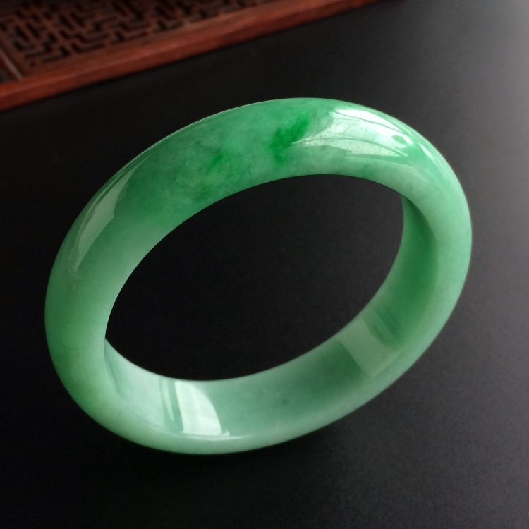 (超值推荐)糯冰种飘翠手镯(56.4mm)