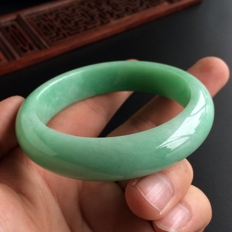 (超值推荐)糯冰种飘翠手镯(56.4mm)