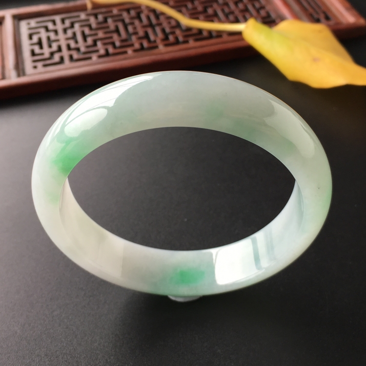 (超值推荐)糯冰种飘翠手镯(56.5mm)