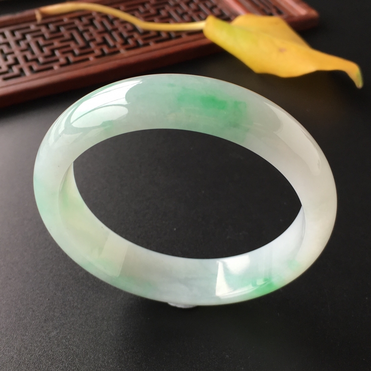 (超值推荐)糯冰种飘翠手镯(56.5mm)