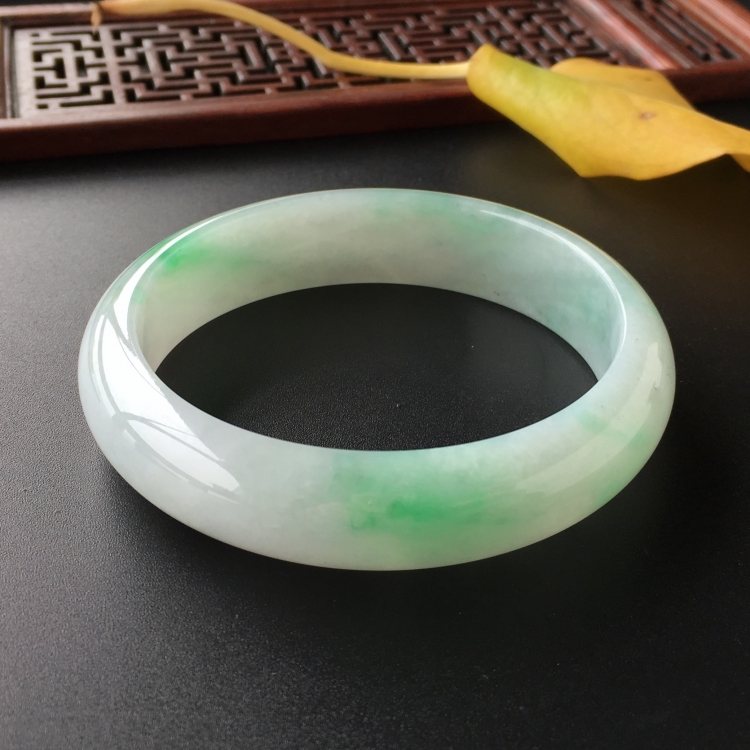 (超值推荐)糯冰种飘翠手镯(56.5mm)