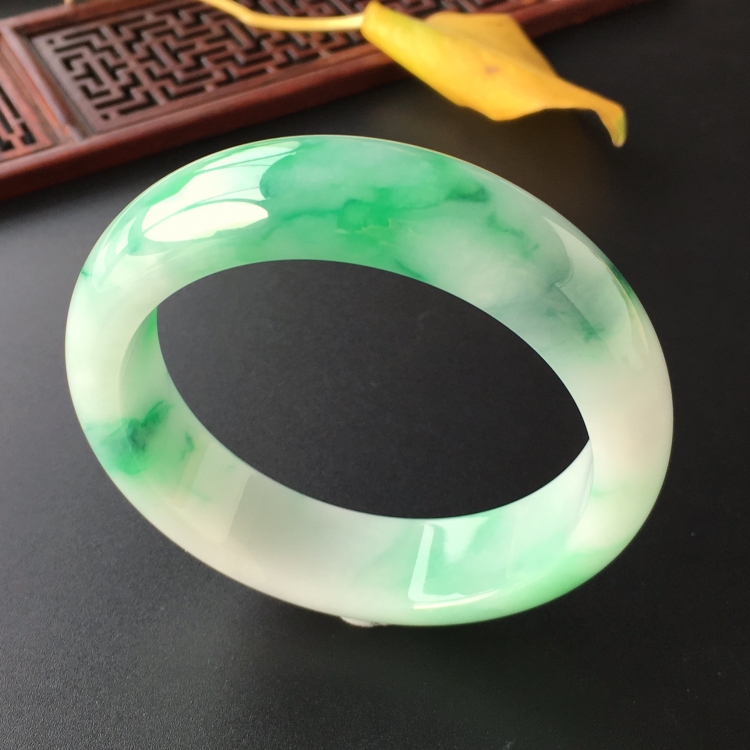 (超值推荐)糯冰种飘翠手镯(59.6mm)
