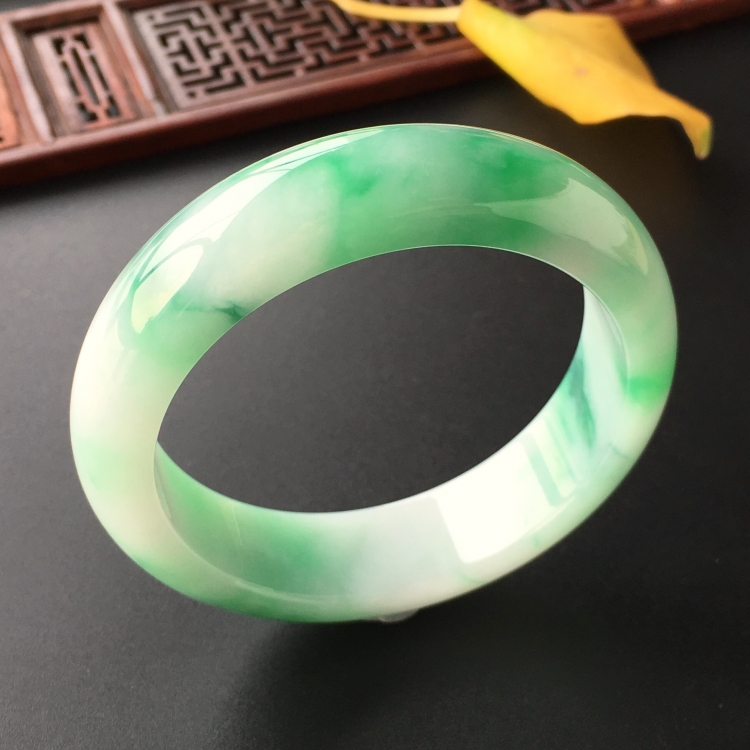 (超值推荐)糯冰种飘翠手镯(59.6mm)