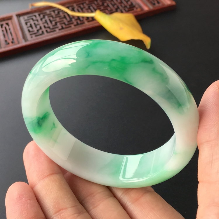 (超值推荐)糯冰种飘翠手镯(59.6mm)