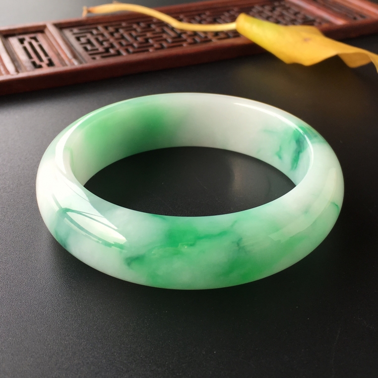 (超值推荐)糯冰种飘翠手镯(59.6mm)