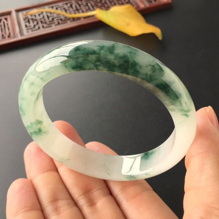 (超值推荐)糯冰种飘花手镯(58.7mm)