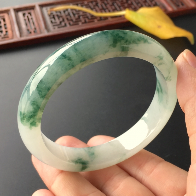 (超值推荐)糯冰种飘花手镯(58.7mm)