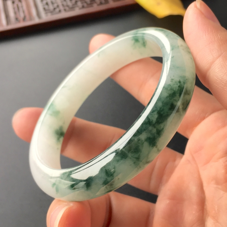 (超值推荐)糯冰种飘花手镯(58.7mm)