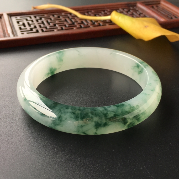 (超值推荐)糯冰种飘花手镯(58.7mm)