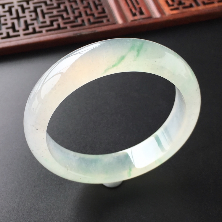 (超值推荐)冰种飘绿花手镯(53.8mm)