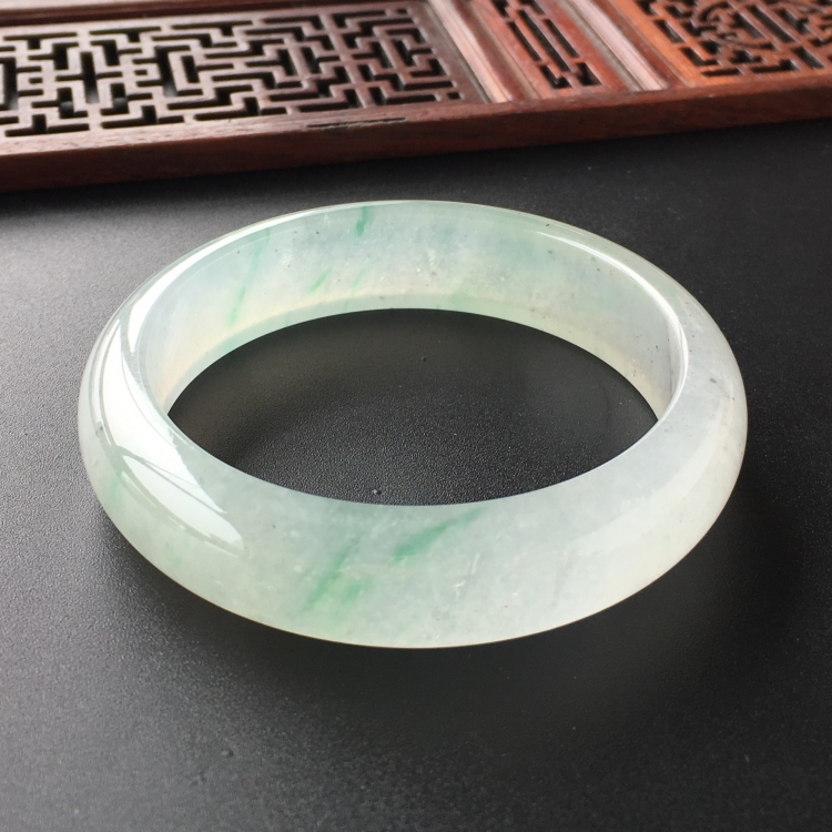 (超值推荐)冰种飘绿花手镯(53.8mm)
