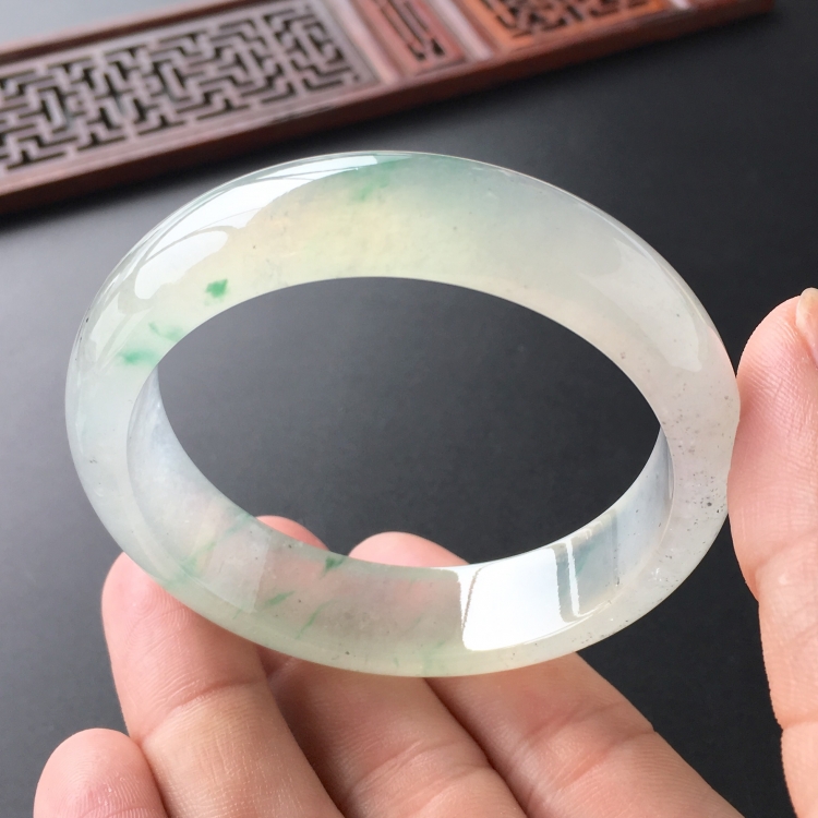 (超值推荐)冰种飘绿花手镯(53.8mm)