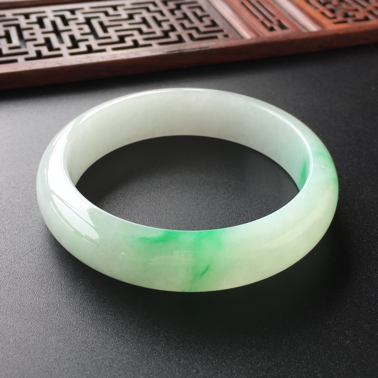 (超值推荐)糯冰种飘翠手镯(52mm)