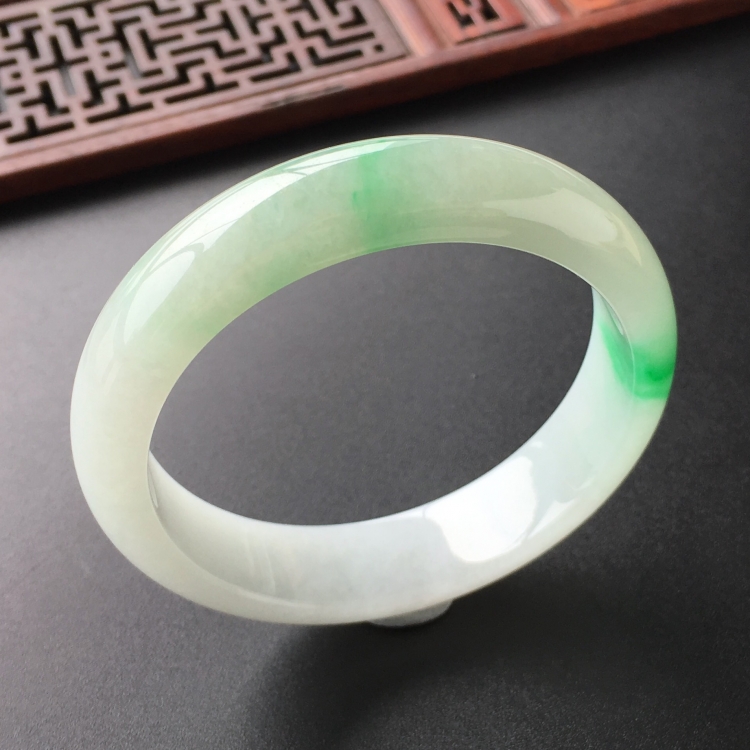 (超值推荐)糯冰种飘翠手镯(52mm)