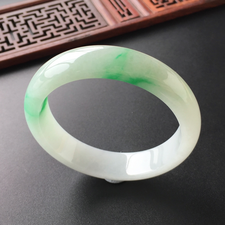 (超值推荐)糯冰种飘翠手镯(52mm)